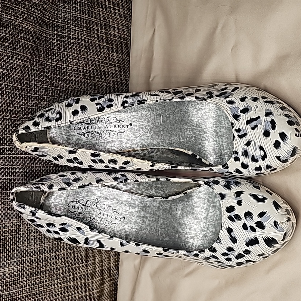 Leopard Print Platform Heels - Picture 6 of 7
